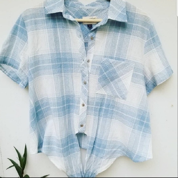 Universal Thread Tops - ❣SALE❣ UNIVERSAL THREAD Plaid Tie Front Buttonup